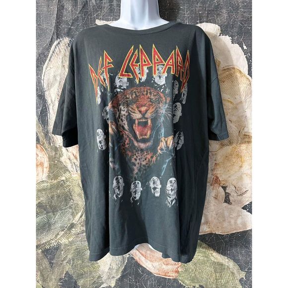 NEW Daydreamer Womens T Shirt Def Leppard Vertigo High N Dry Merch Tee Size XS - Picture 3 of 5
